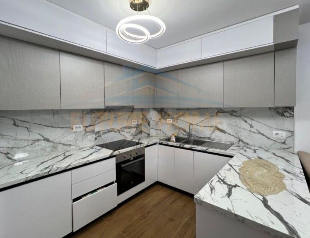 Qera, Apartament 2+1, 21 Dhjetori