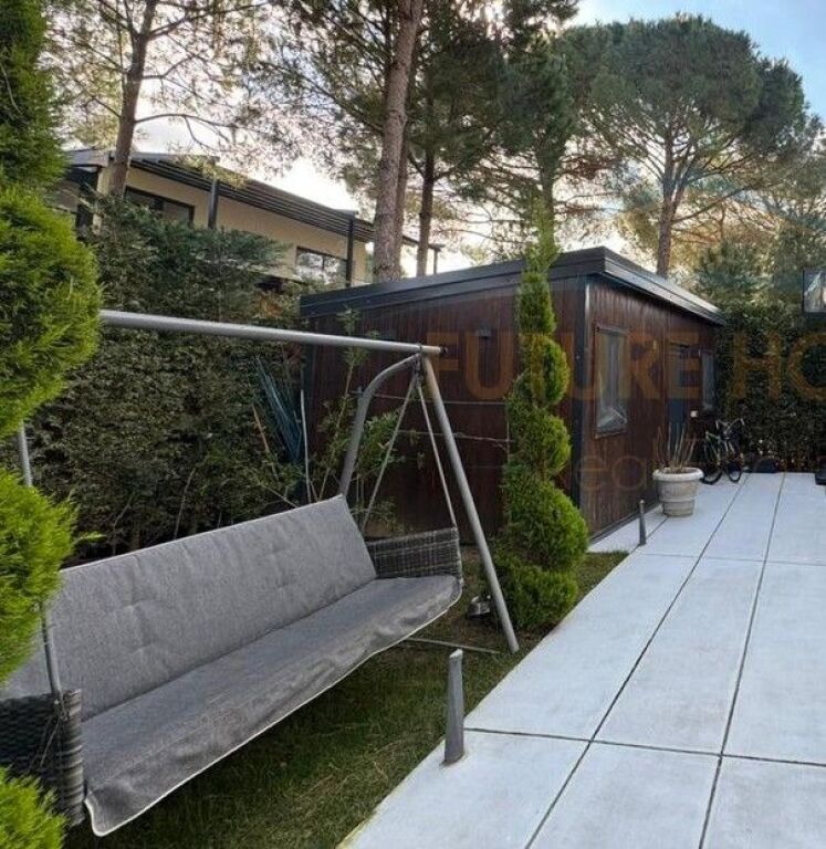 Shitet, Vilë e Bashkangjitur, "San Pietro Residence", Gjiri I Lalëzit