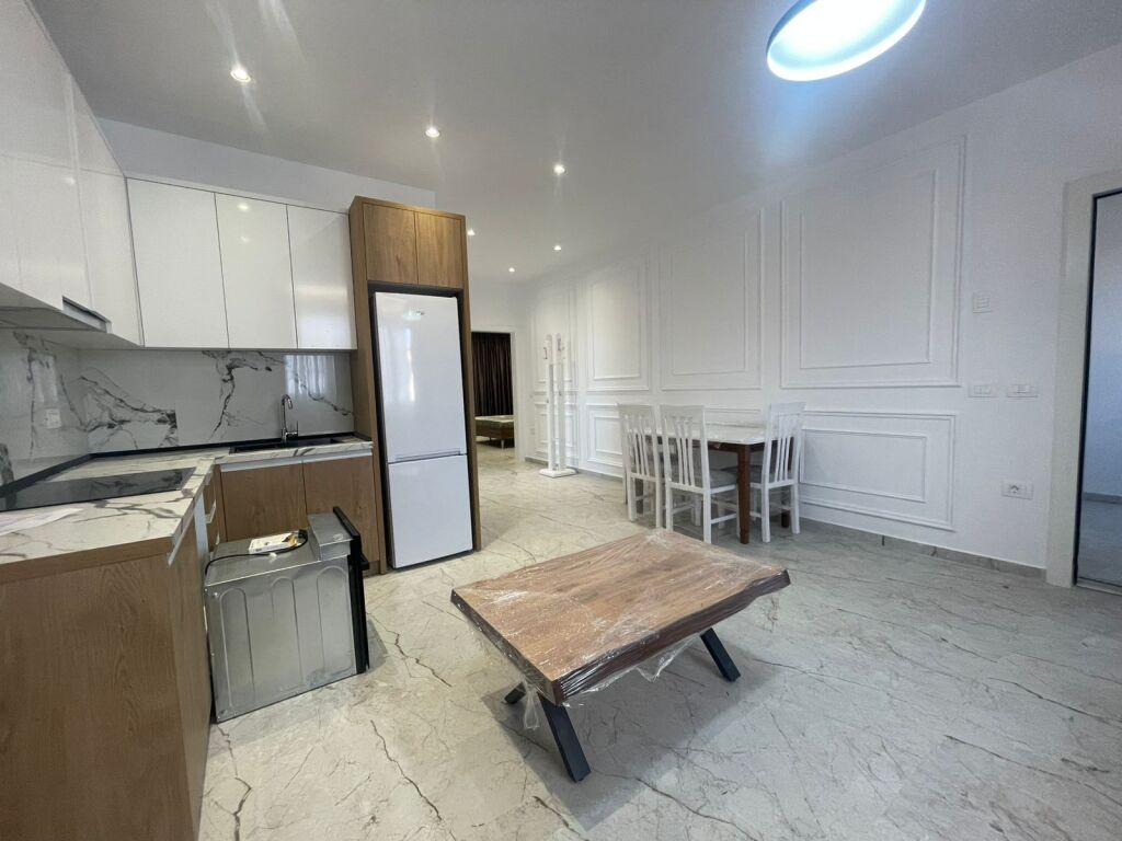 🏠Dopo l'Ospedale Americano 2 si affitta il secondo piano di una villa 2+1, appena arredata. 60.000 Leke