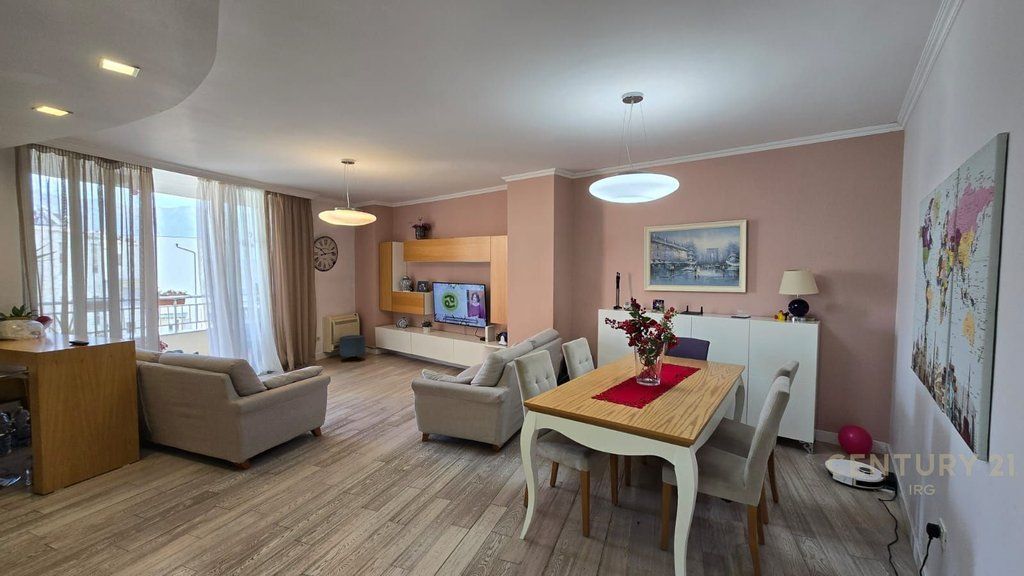 Shitet Apartament 3+1+2+poste parkimi te Rruga Peti !! 315,000 € Sip. Totale  138m2