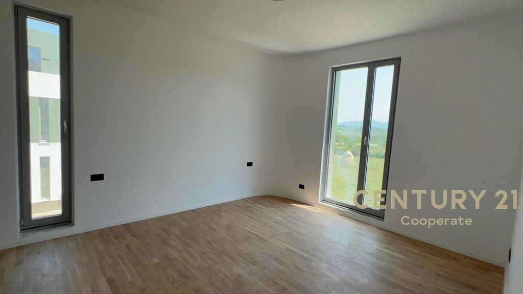 VENDIAMO VILLA A FARKË VICINO AL LAGO 637,500 €