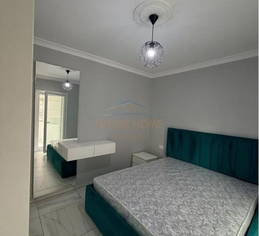 Shitet Apartament 2+1+2 ne rrugen e Barrikadave Tirane