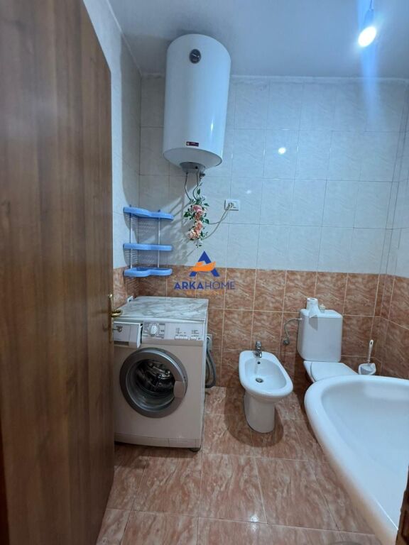 JEPET ME QERA APARTAMENT 1+1+BALLKON "PRANE LULISHTES,KOMUNA E PARISIT" 50000 LEKE