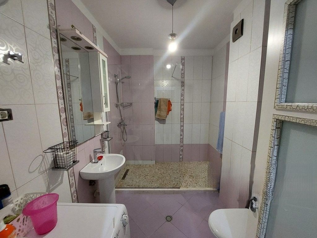 Shitet Apartament 2+1 + Garazh i Mbyllur për 2 Makina . Astir 193,000 €
