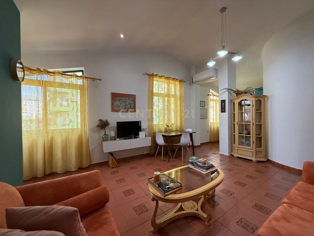 Shitet Apartament 2+1 ne Bllok !