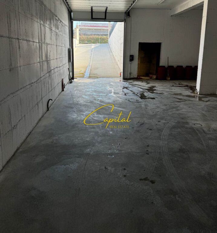 WAREHOUSES FOR RENT 220 M2 CITY PARK 80,000 LEKE