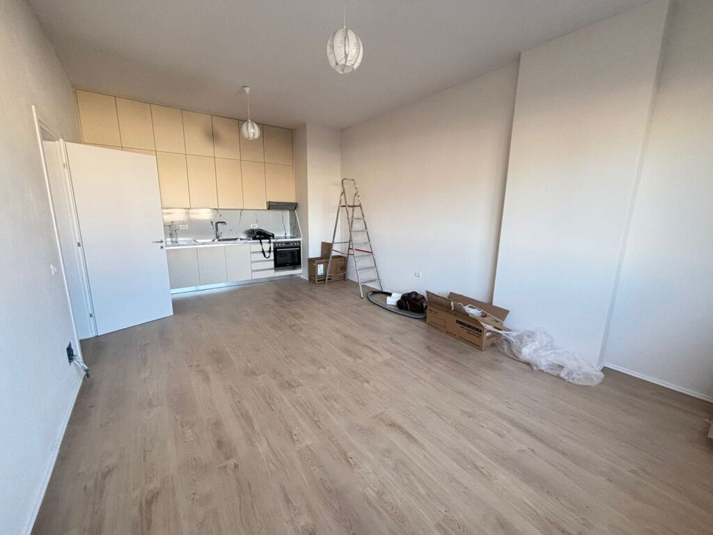 Ufficio in Affitto 2+1+2 in Vasil Shanto (ID BZ2855) Tirana