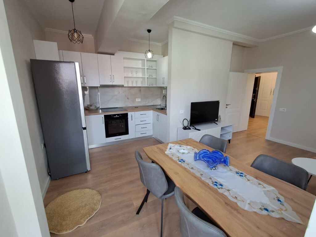 🏡 Jepet me qira apartament 2+1 në qendër të Durrësit, pranë Muzeumit