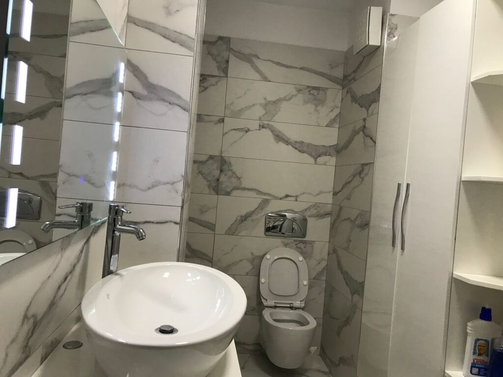 Shitet Apartament 3+1+2 në Qendër të Durrësit