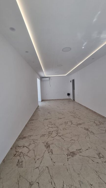 Jepet me Qera Ambient Biznesi pranë Rrugës së Kavajës