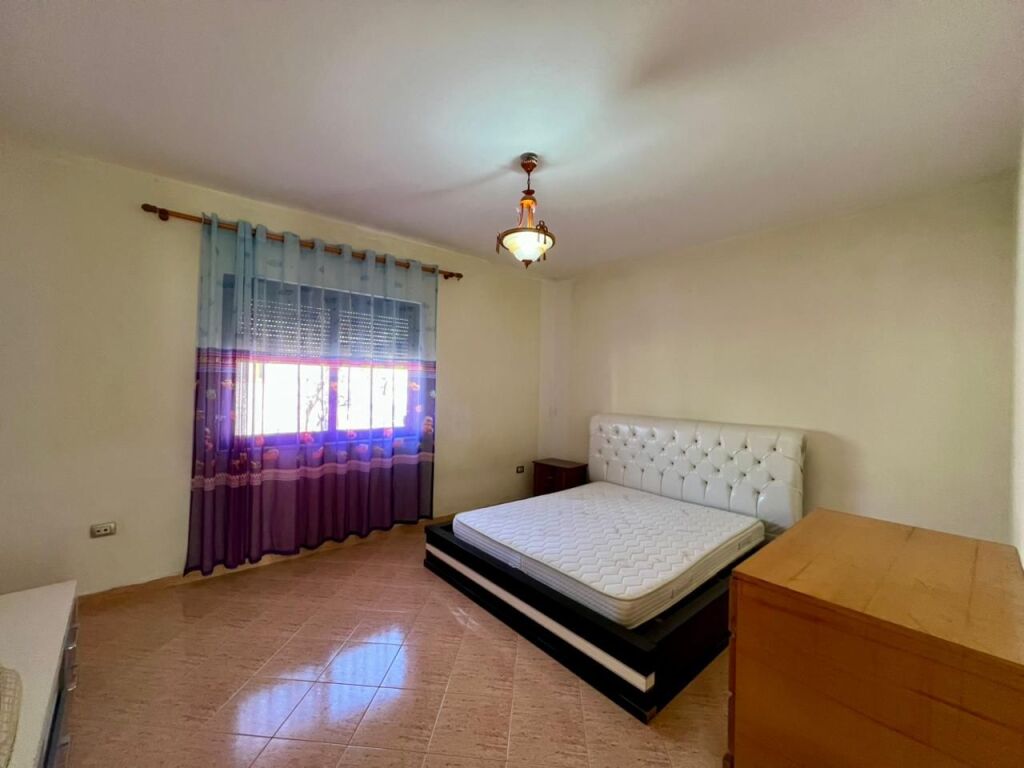 Qira, Shtëpi Private 3-Katëshe “Fresk”, Tiranë.