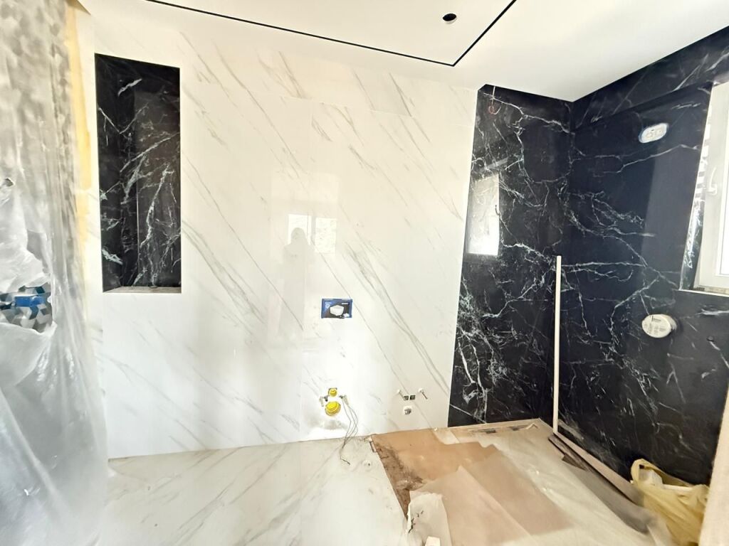 PENTHOUSE 3+1 +3 POSTE PARKIMI PER SHITJE TEK LIQENI I THATE