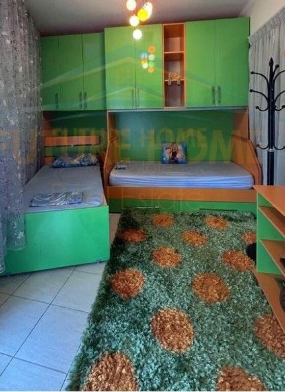 Qira, Apartament 2+1(i konvertuar), Rruga e Barrikadave, Tiranë