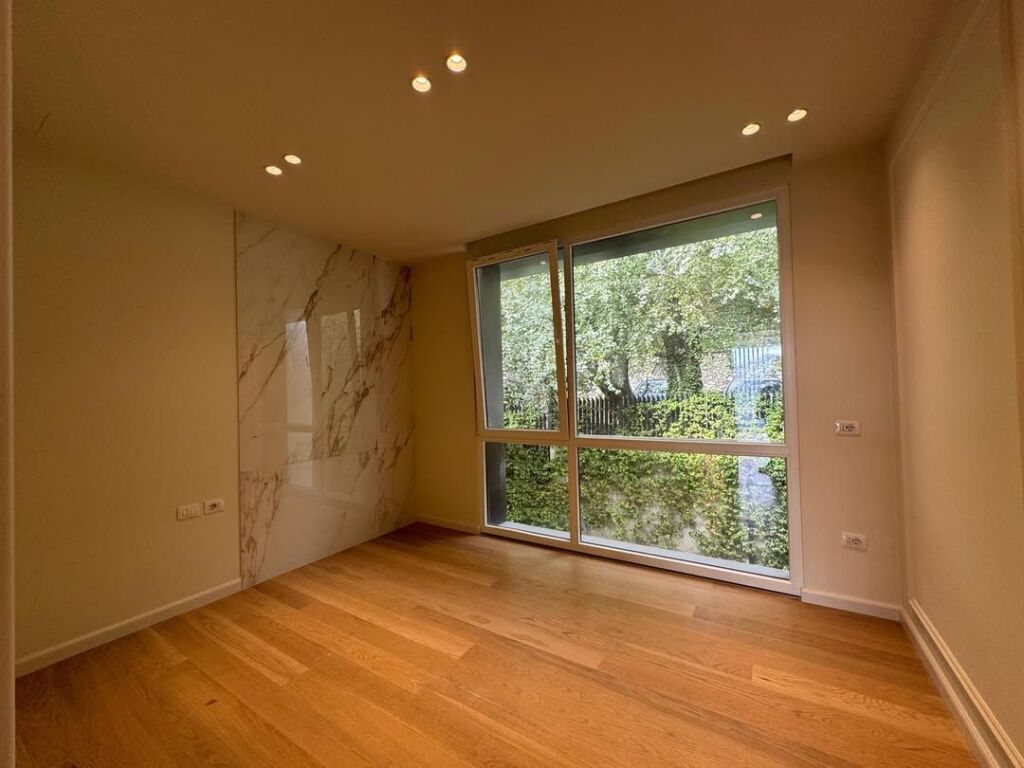 Shitet Apartament 3+1+2📍Pallati Brigadave