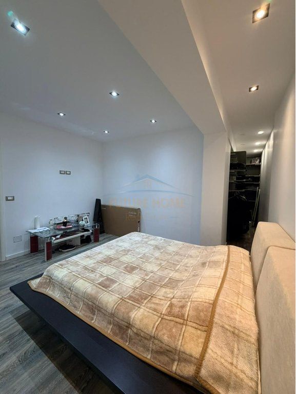 For sale, 2+1 Apartment Laprake, Tirana.