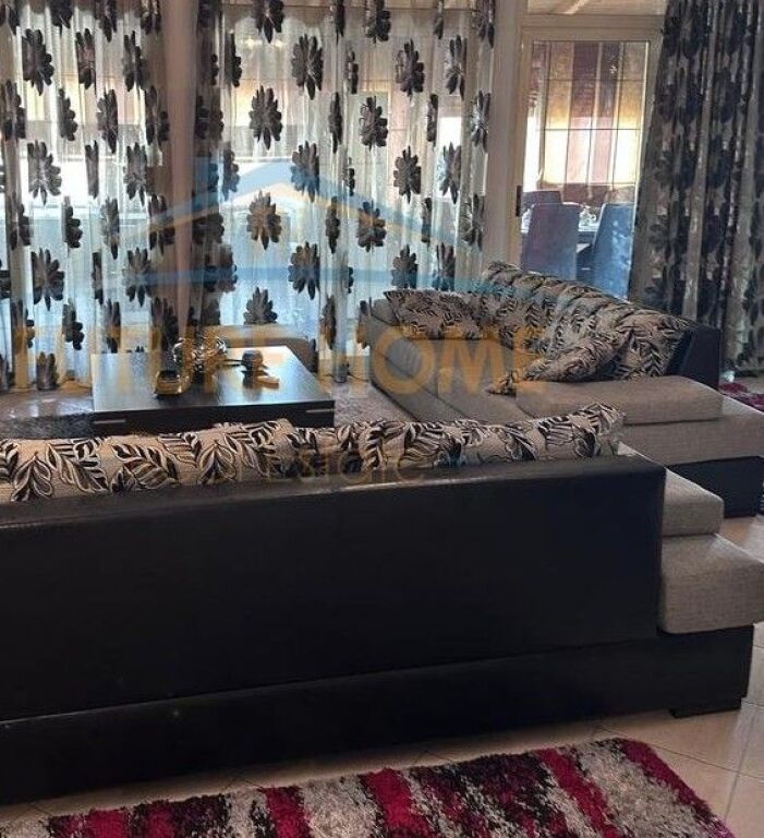 Qira, Apartament 2+1(i konvertuar), Rruga e Barrikadave, Tiranë