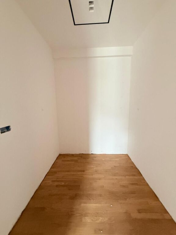 PENTHOUSE 3+1 +3 POSTE PARKIMI PER SHITJE TEK LIQENI I THATE