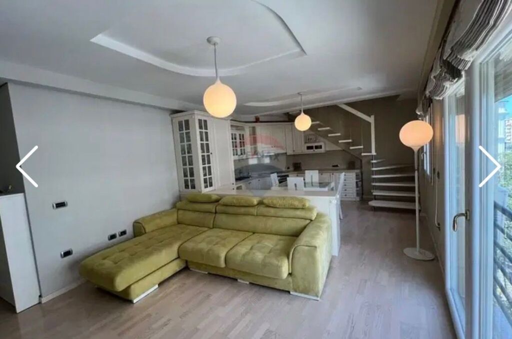 Duplex per shitje me pamje nga Liqeni i Thate!