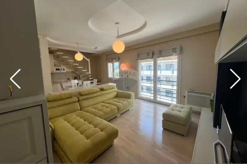 Duplex per shitje me pamje nga Liqeni i Thate!