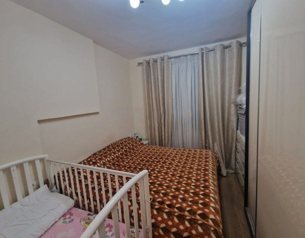 Shitet apartament 1+1 ne rrugen Mine Peza , Tirane.