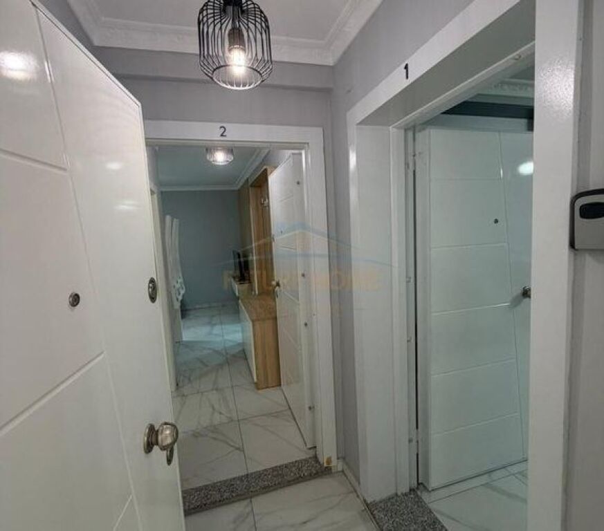 Shitet Apartament 2+1+2 ne rrugen e Barrikadave Tirane
