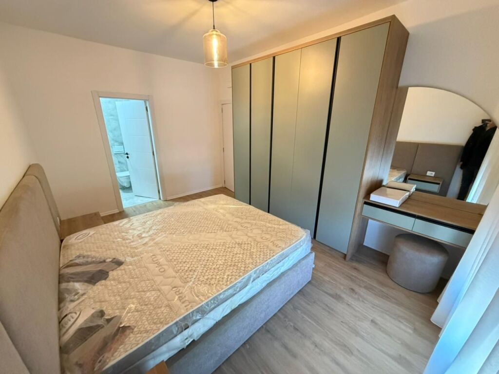🏢 Jepet me qira apartament 2+1 – Zona 5 Maji💰 Çmimi: 70000 lekë / muaj