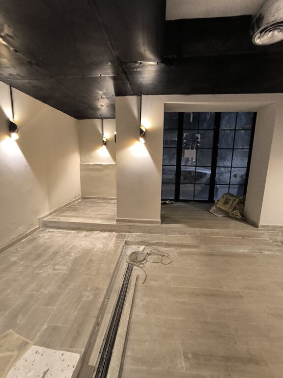 NEGOZIO IN AFFITTO 100 M2 VASIL SHANTO 100.000 LEKE FH-58941