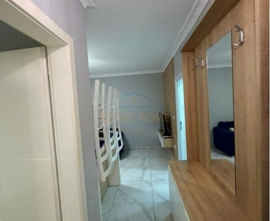 Shitet Apartament 2+1+2 ne rrugen e Barrikadave Tirane