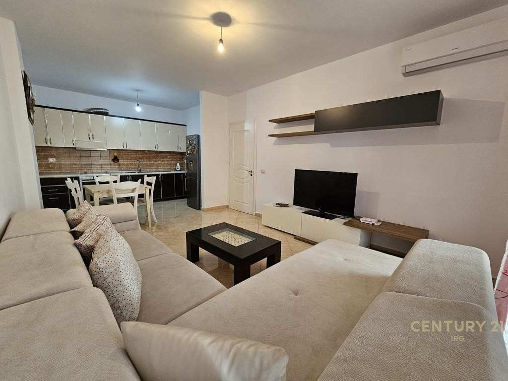 Apartament 2+1 tek Pallatet Cabej!