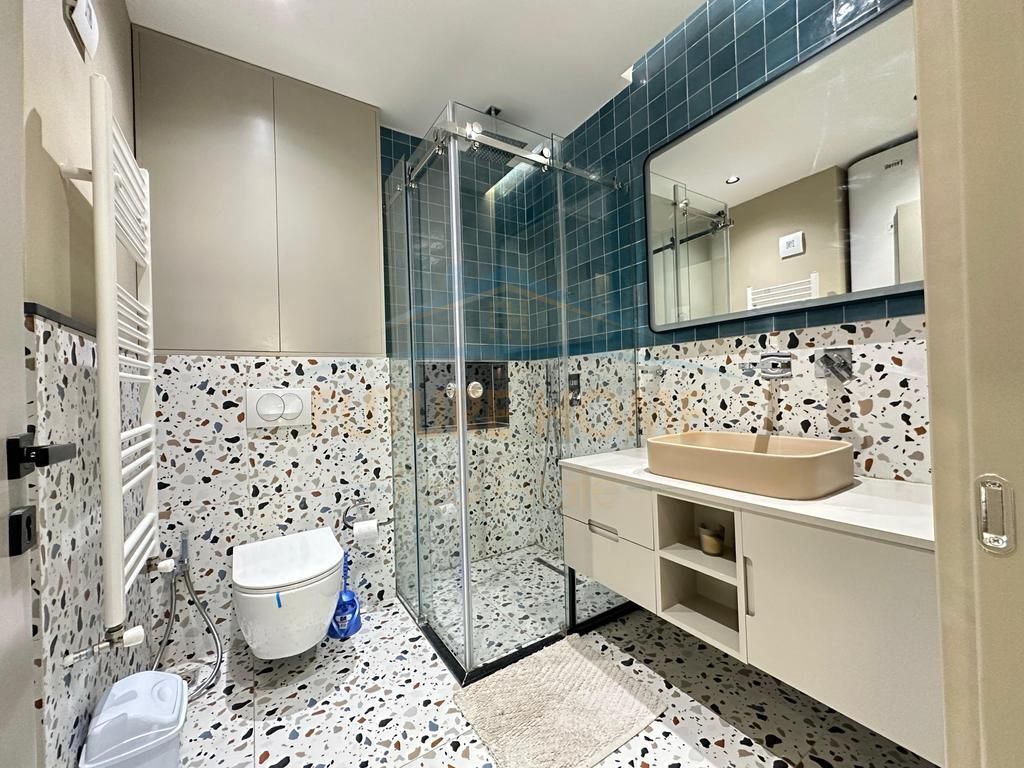 Affitto, Appartamento 2+1+2, Palazzo con Freccia, Tirana