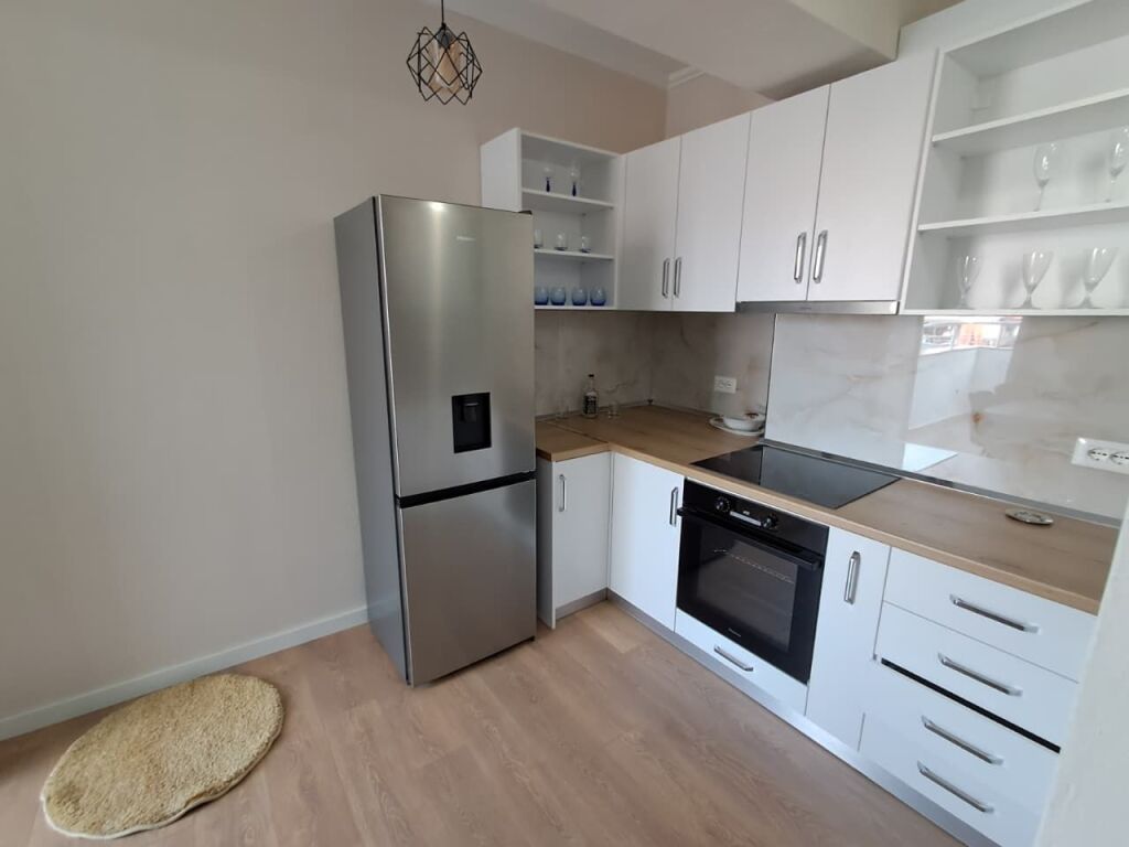 🏡 Jepet me qira apartament 2+1 në qendër të Durrësit, pranë Muzeumit