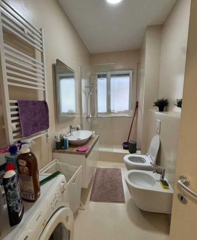 Vendesi in vendita 2+1+2 vicino al Giardino Botanico (presso la Moschea)!
