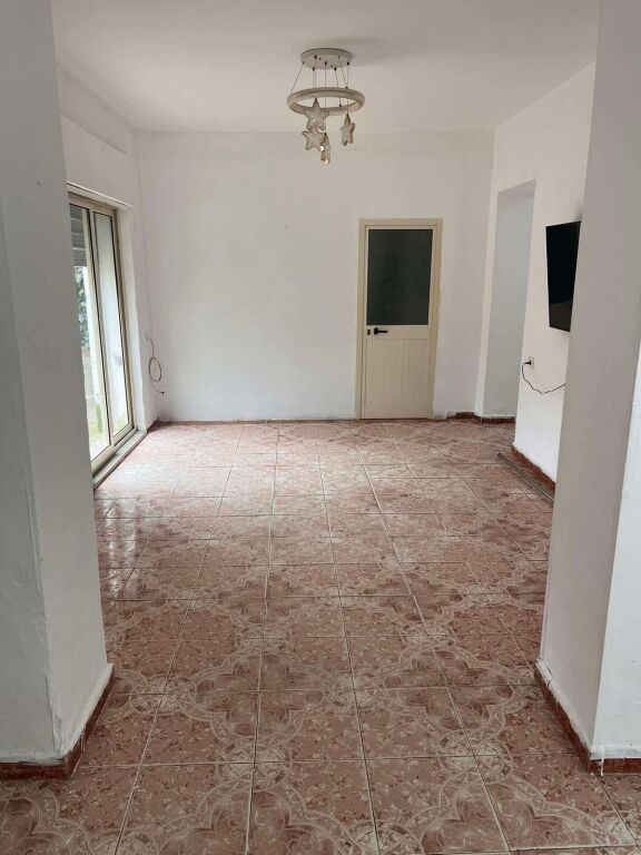 Apartment 1+1 for sale near the United School!