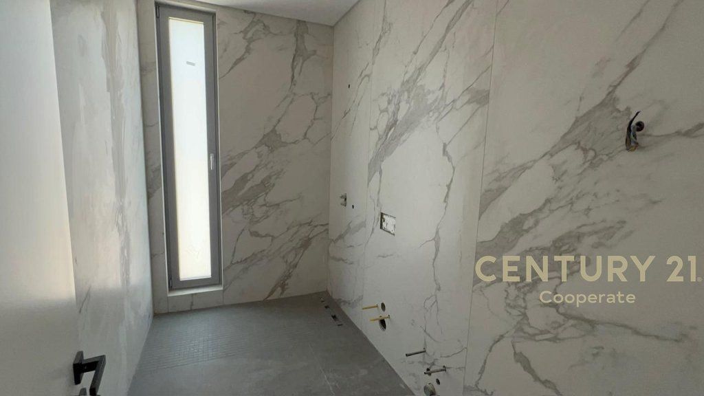 VENDIAMO VILLA A FARKË VICINO AL LAGO 637,500 €