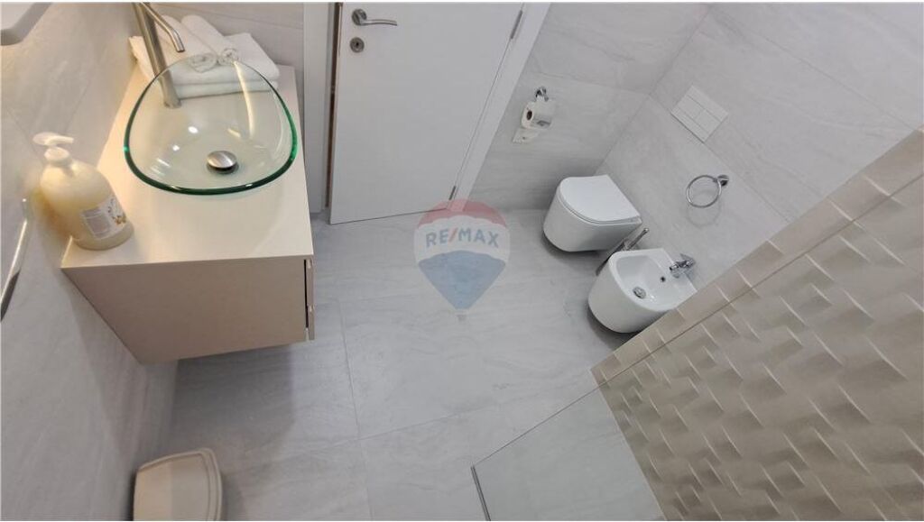 Appartamento 2+1+2 in Vendita, vicino alla Scuola Marina, Vlore