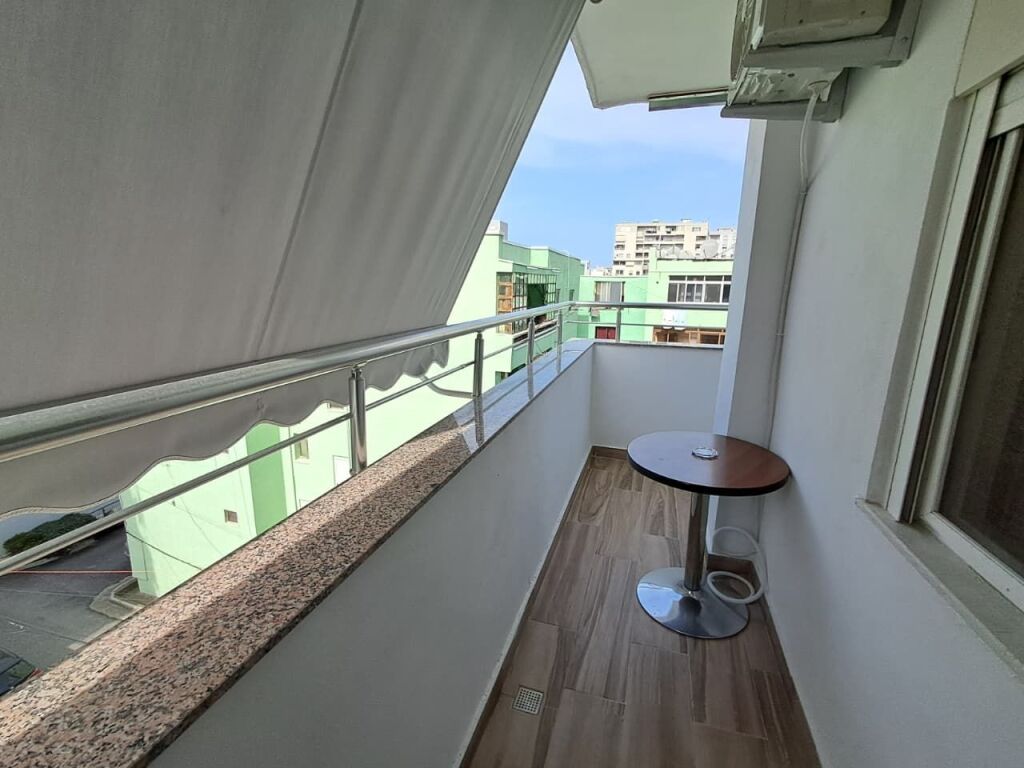 🏡 Jepet me qira apartament 2+1 në qendër të Durrësit, pranë Muzeumit