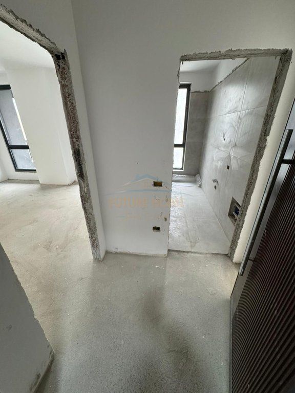 SHITET SUPER APARTAMENT 1+1,BULEVARDI I RI