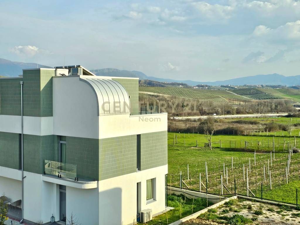 VILLA INDIVIDUALE SU 3 PIANI IN VENDITA A FARKE