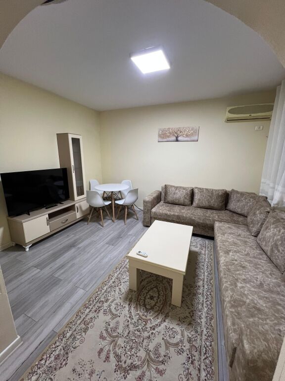 Apartament 1+1 me qira myslym shyr.