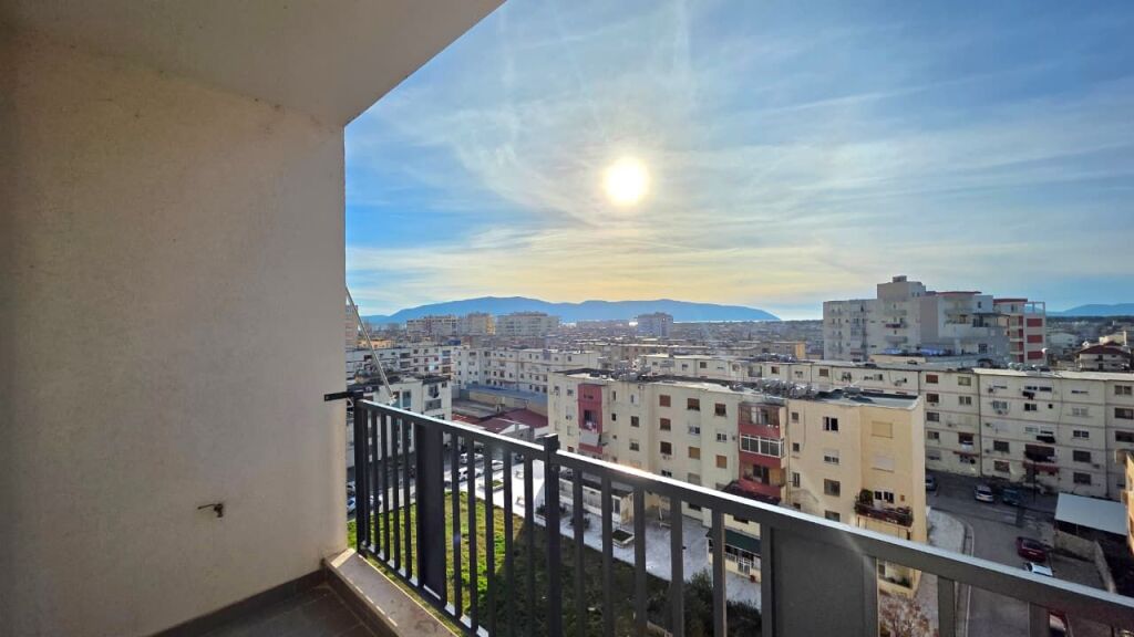 Apartament ne shitje 1+1 prane bar Urban