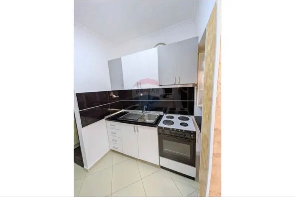 Jepet Apartament me Qira tek Rruga e Kavajës
