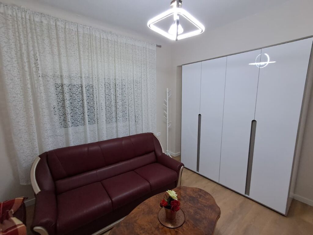 🏡 Jepet me qira apartament 2+1 në qendër të Durrësit, pranë Muzeumit