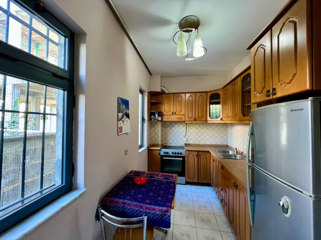 Qira, Shtëpi Private 3-Katëshe “Fresk”, Tiranë.