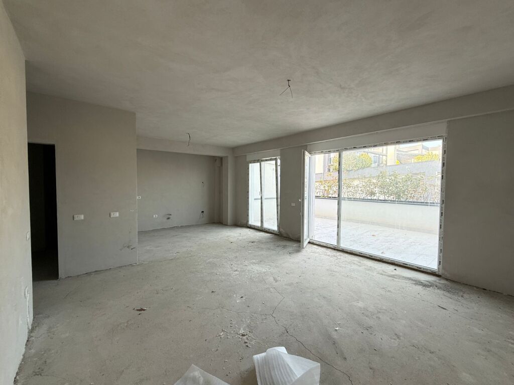 🏡 Shitet Apartament 3+1+2 + Depo – Kompleksi FZ, Liqeni i Thatë