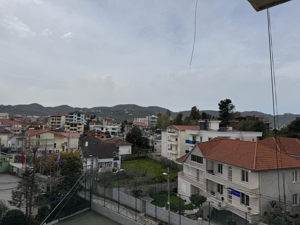 Jepet me qera 2+1 mobiluar sauk te ri shkolla rreze drite 500 eu