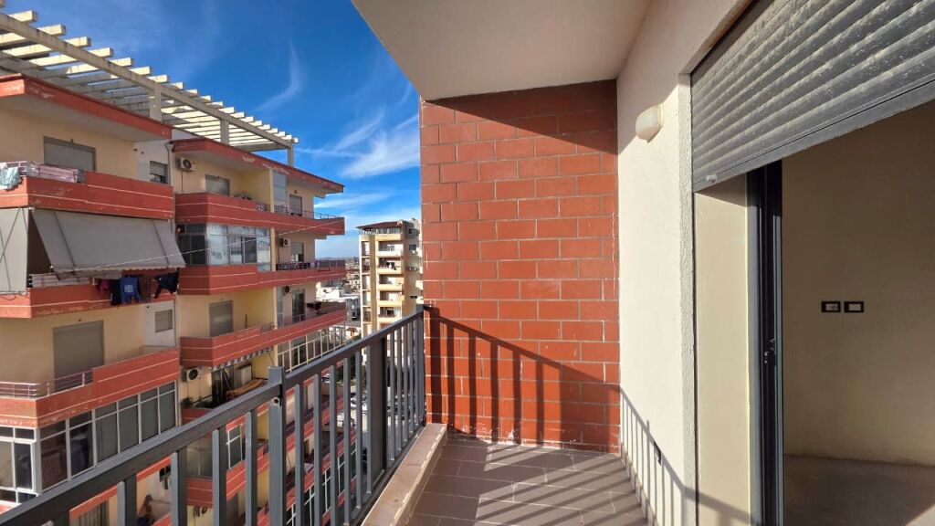 Apartament ne shitje 1+1 prane bar Urban