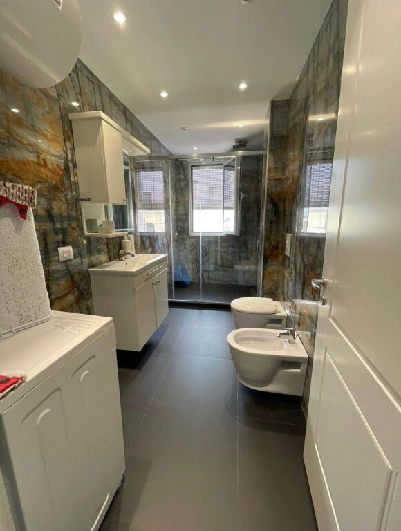 Jepet me qera super apartament 2+1+2  tek Kopshti Zoologjik 850€