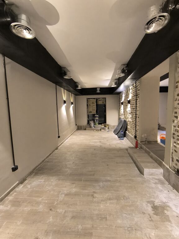 NEGOZIO IN AFFITTO 100 M2 VASIL SHANTO 100.000 LEKE FH-58941