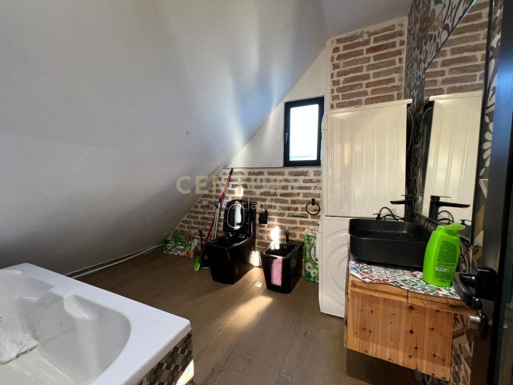 VILE ALPINE DRURI ME JACUZZI PER QERA NE SHKALLNUR DURRES !