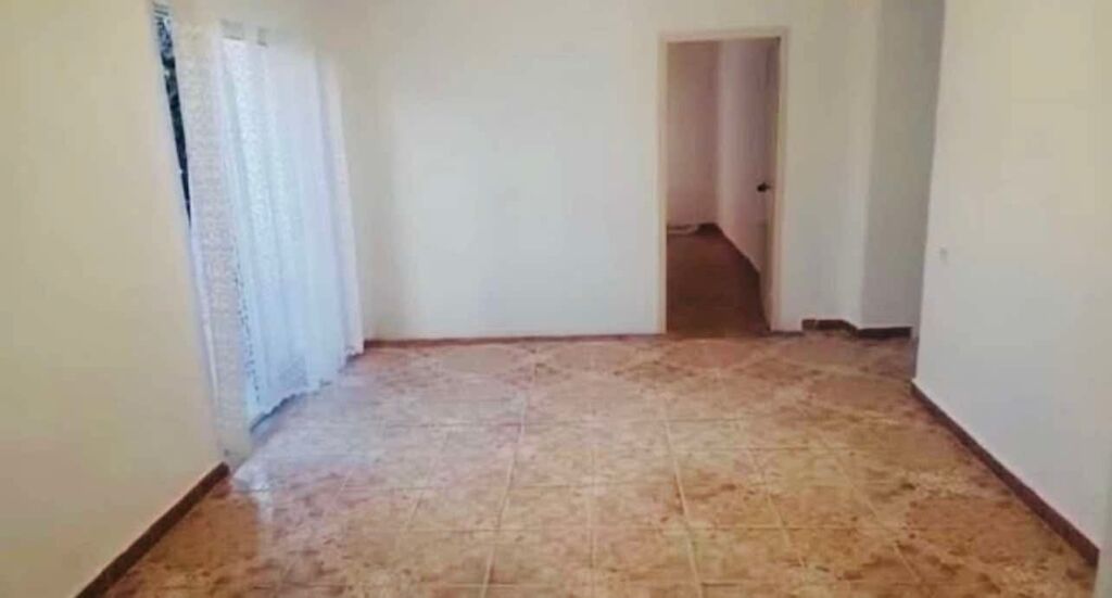 Apartment 1+1 for sale near the United School!